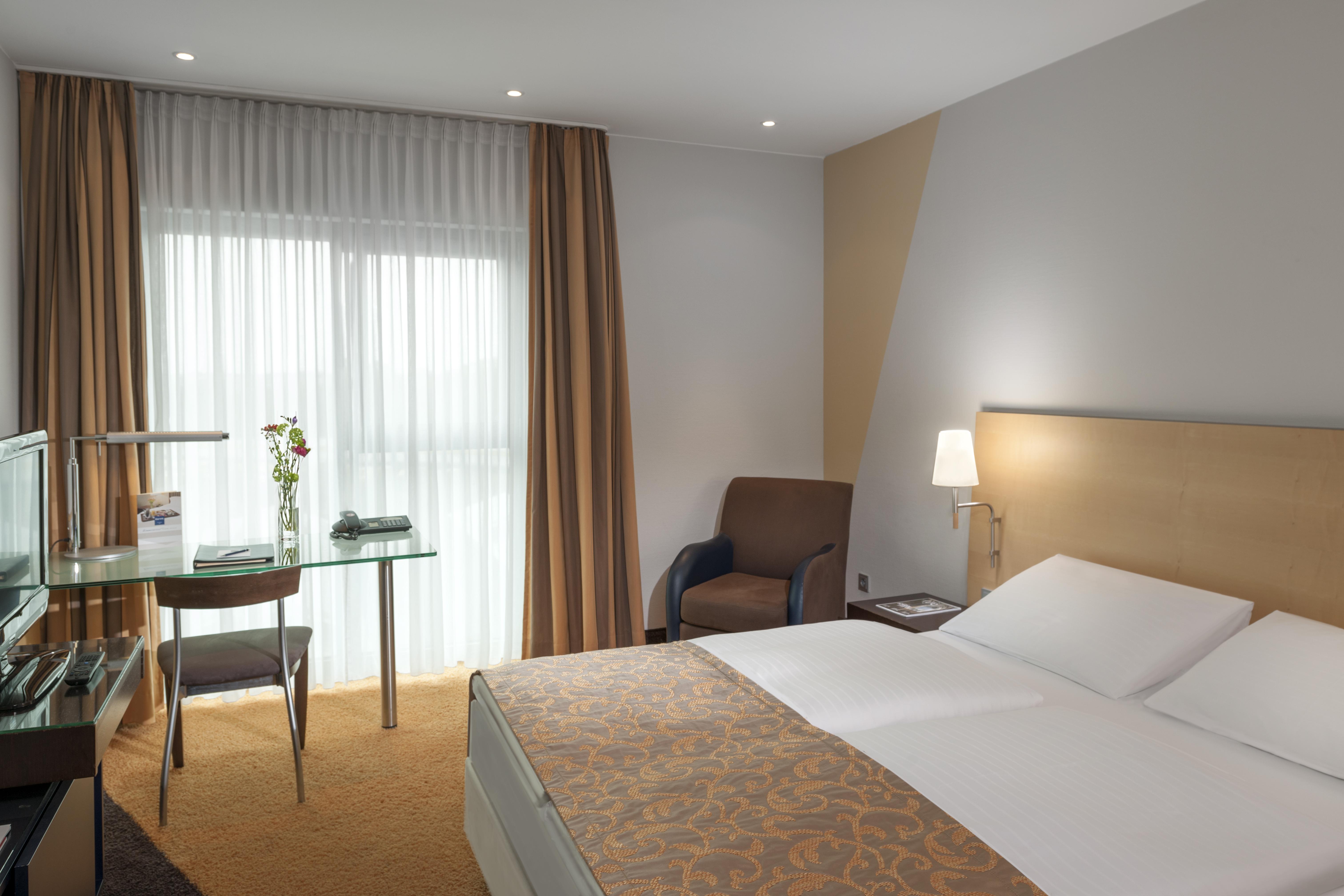 Dorint An Der Messe Koeln Hotel Exterior photo